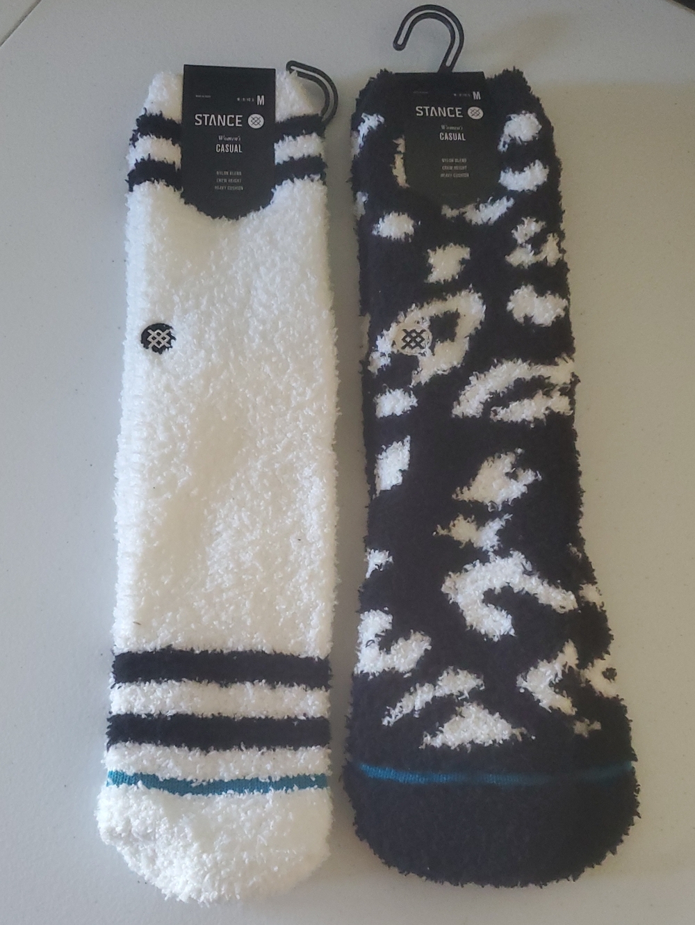2/STANCE  WOMENS CASUAL CREW HEIGHT HEAVY CUSHION SOCKS IN BLACK AND CANVAS